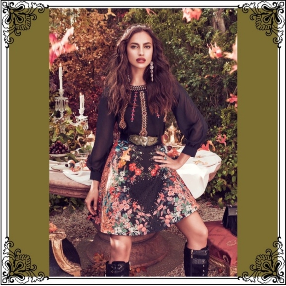 Bebe Embroidered Tapestry A line Fully Lined Skirt